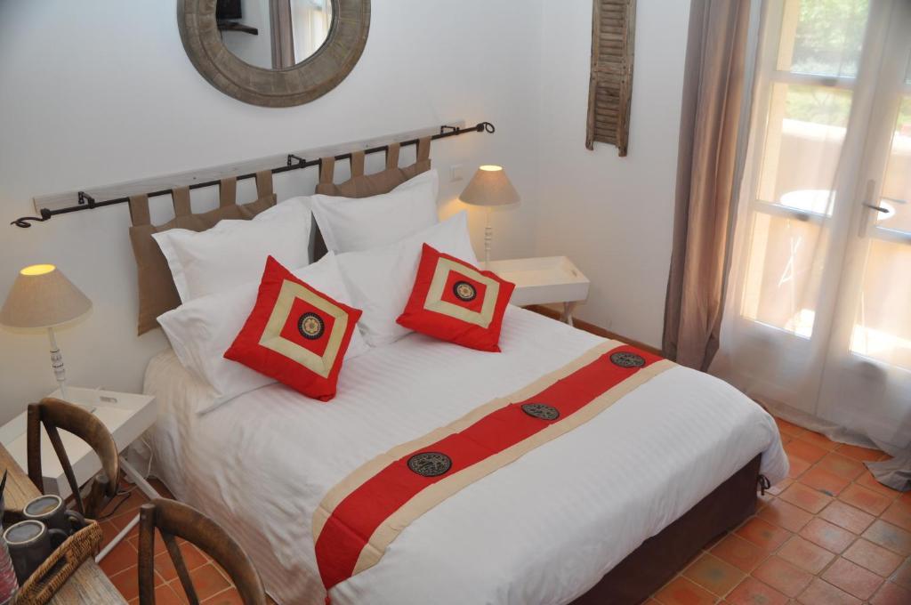 Le Clos Geraldy - Chambres D'Hotes De Charme, Piscine Et Spa Saint-Maximin Zimmer foto